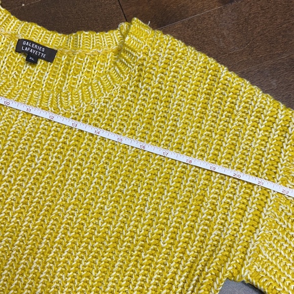 Yellow & White Crewneck Knit Sweater - Picture 11 of 13